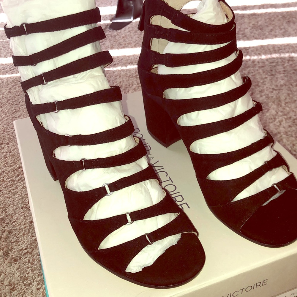 Pour la Victoire black Amani kid suede. Brand new